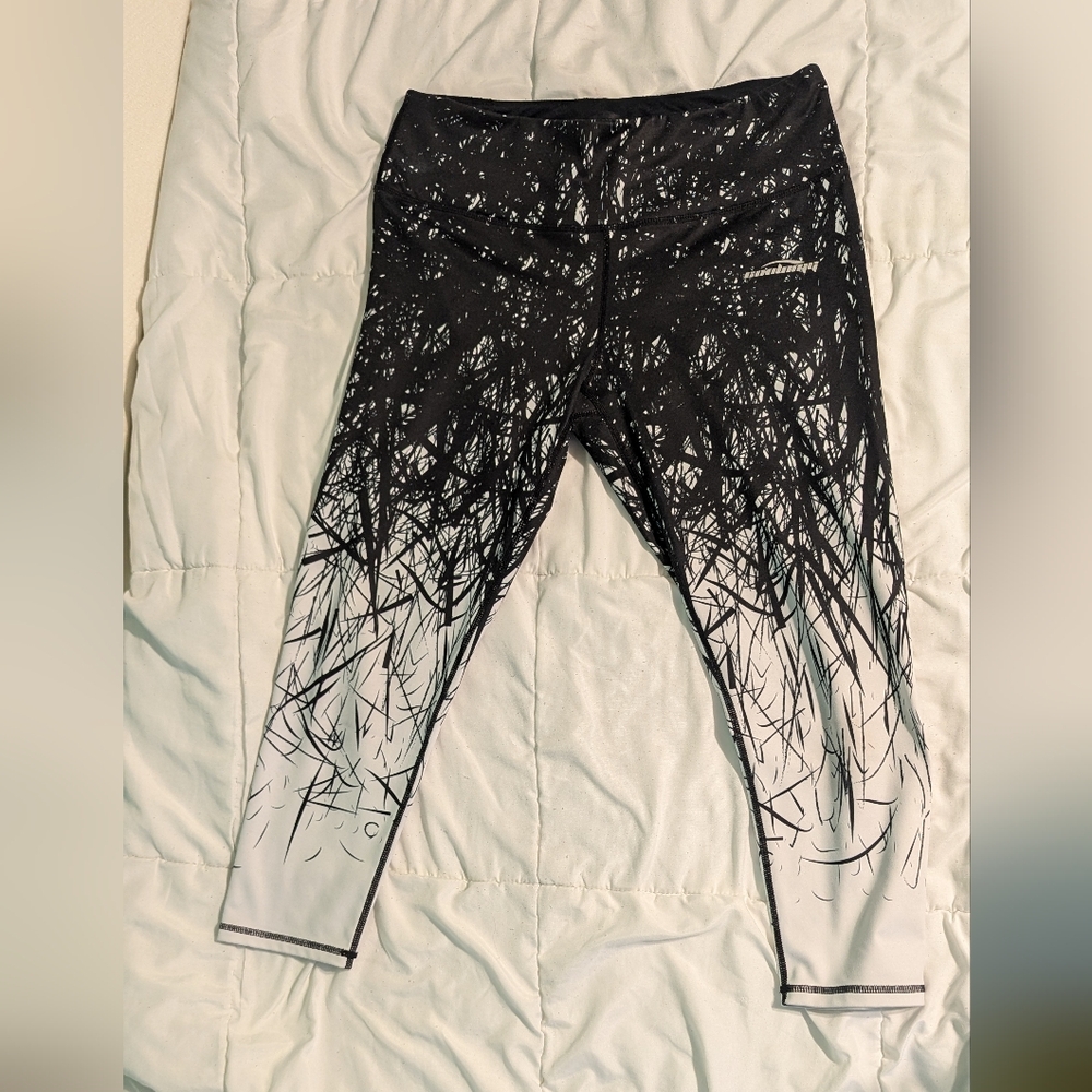 Black and White Workout Capri Leggings
